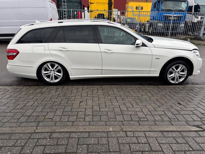 Mercedes E Estate E-200 CGI 16V BlueEfficiency Sloopvoertuig (2011, Wit)