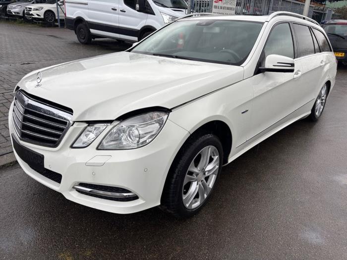 Mercedes E Estate E-200 CGI 16V BlueEfficiency Sloopvoertuig (2011, Wit)