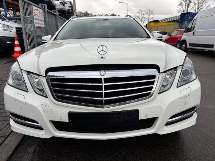 Mercedes E Estate E-200 CGI 16V BlueEfficiency Sloopvoertuig (2011, Wit)