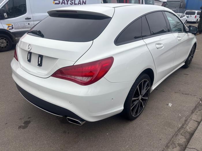 Mercedes CLA Shooting Brake 1.6 CLA-180 16V Sloopvoertuig (2015, Wit)