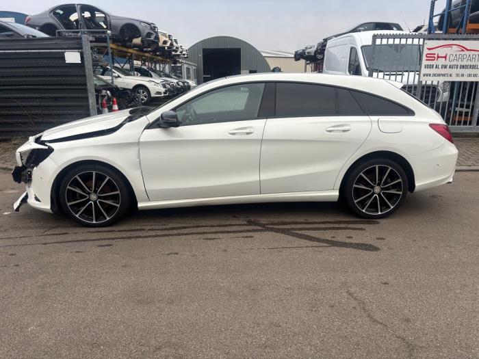 Mercedes CLA Shooting Brake 1.6 CLA-180 16V Sloopvoertuig (2015, Wit)
