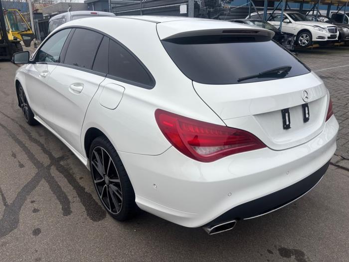 Mercedes CLA Shooting Brake 1.6 CLA-180 16V Sloopvoertuig (2015, Wit)