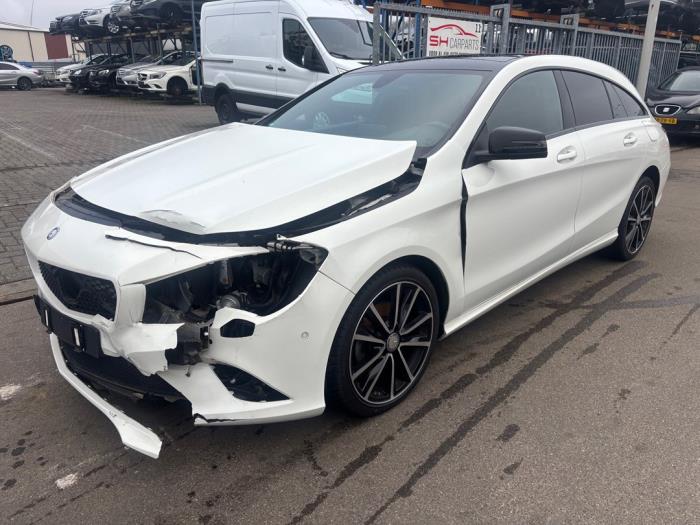 Mercedes CLA Shooting Brake 1.6 CLA-180 16V Sloopvoertuig (2015, Wit)