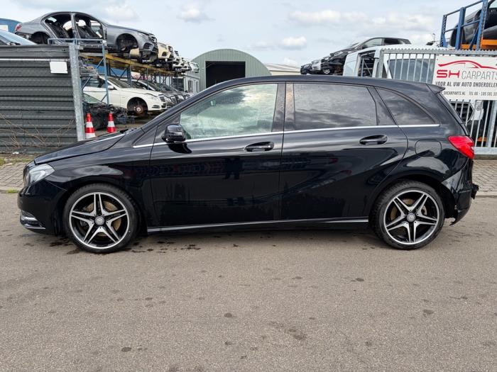 Mercedes B 2.0 B-250 BlueEFFICIENCY Turbo 16V Sloopvoertuig (2013, Zwart)