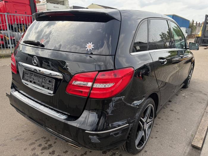 Mercedes B 2.0 B-250 BlueEFFICIENCY Turbo 16V Sloopvoertuig (2013, Zwart)