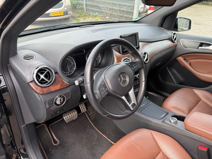 Mercedes B 2.0 B-250 BlueEFFICIENCY Turbo 16V Sloopvoertuig (2013, Zwart)