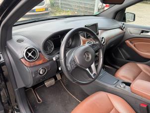 Mercedes B 2.0 B-250 BlueEFFICIENCY Turbo 16V Sloopvoertuig (2013, Zwart)