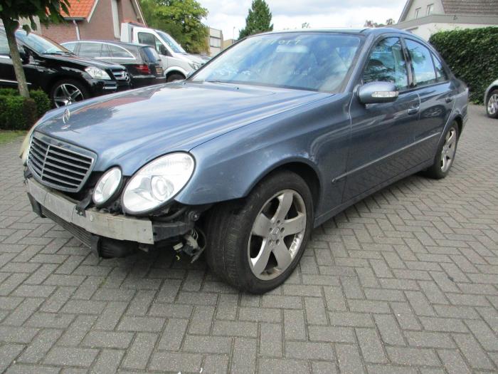 Mercedes E 3.2 E-320 CDI 24V Schadevoertuig (2003, Blauw)