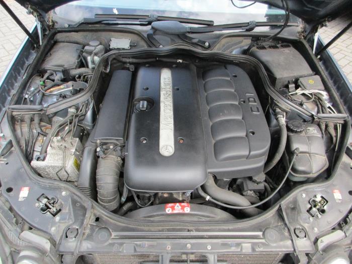Mercedes E 3.2 E-320 CDI 24V Schadevoertuig (2003, Blauw)