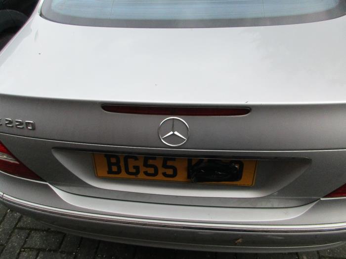 Mercedes E-Klasse Schadevoertuig (2005, Zilver)
