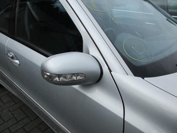 Mercedes E-Klasse Schadevoertuig (2005, Zilver)