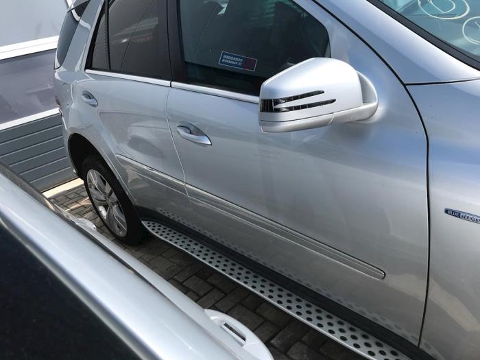 Mercedes ML II 3.0 ML-300 CDI 4-Matic V6 24V Sloopvoertuig (2010, Metallic, Zilver)