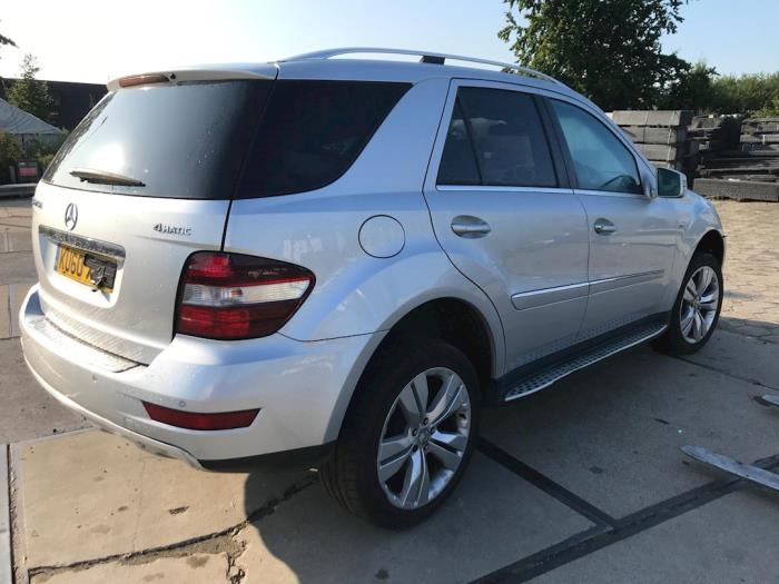 Mercedes ML II 3.0 ML-300 CDI 4-Matic V6 24V Sloopvoertuig (2010, Metallic, Zilver)