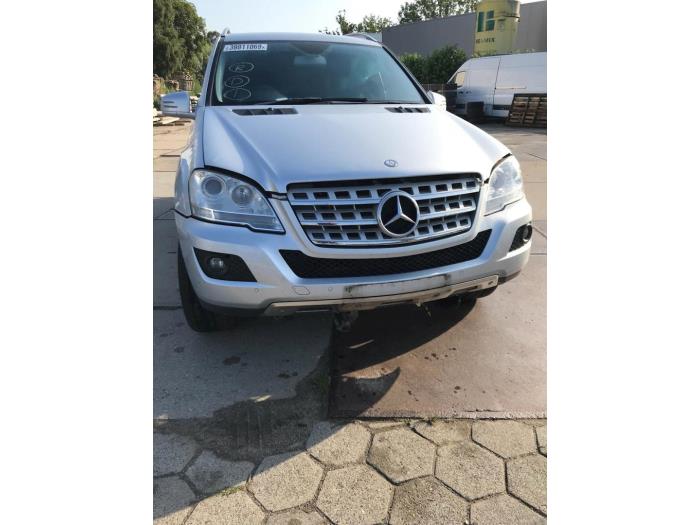 Mercedes ML II 3.0 ML-300 CDI 4-Matic V6 24V Sloopvoertuig (2010, Metallic, Zilver)