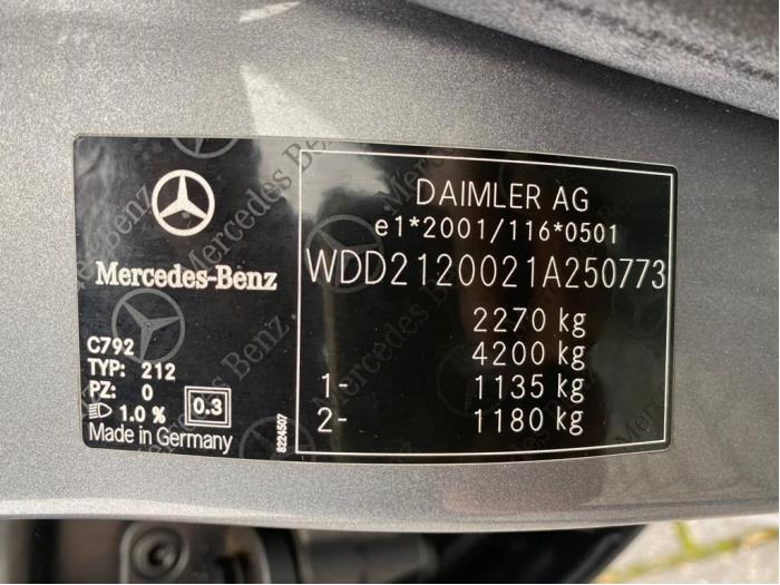 Mercedes E E-220 CDI 16V BlueEfficiency,BlueTEC Sloopvoertuig (2010, Metallic, Zilvergrijs)