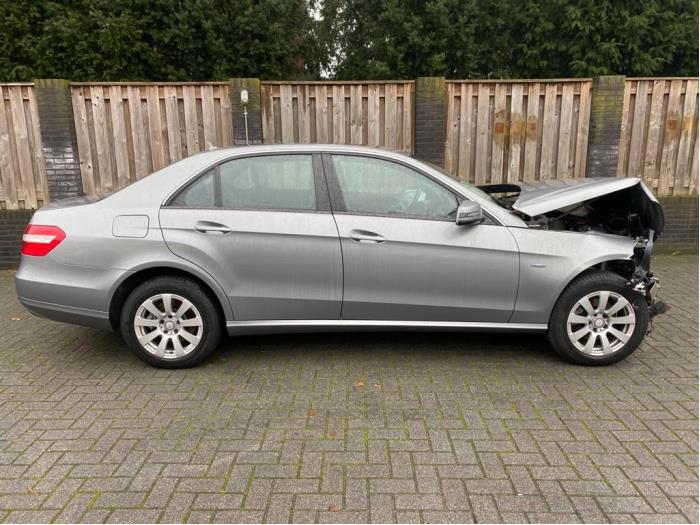 Mercedes E E-220 CDI 16V BlueEfficiency,BlueTEC Sloopvoertuig (2010, Metallic, Zilvergrijs)