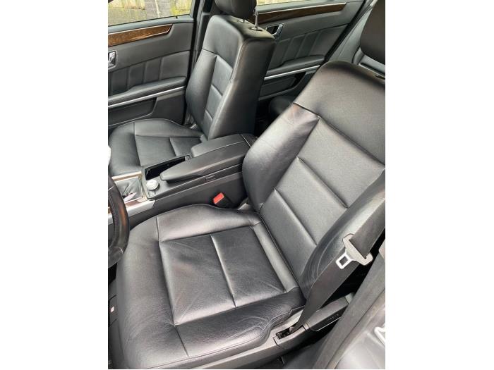 Mercedes E E-220 CDI 16V BlueEfficiency,BlueTEC Sloopvoertuig (2010, Metallic, Zilvergrijs)