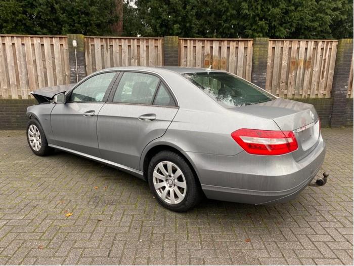 Mercedes E E-220 CDI 16V BlueEfficiency,BlueTEC Sloopvoertuig (2010, Metallic, Zilvergrijs)