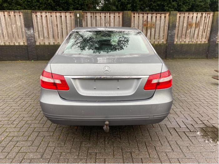 Mercedes E E-220 CDI 16V BlueEfficiency,BlueTEC Sloopvoertuig (2010, Metallic, Zilvergrijs)
