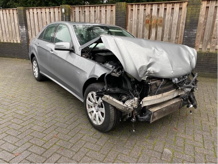Mercedes E E-220 CDI 16V BlueEfficiency,BlueTEC Sloopvoertuig (2010, Metallic, Zilvergrijs)