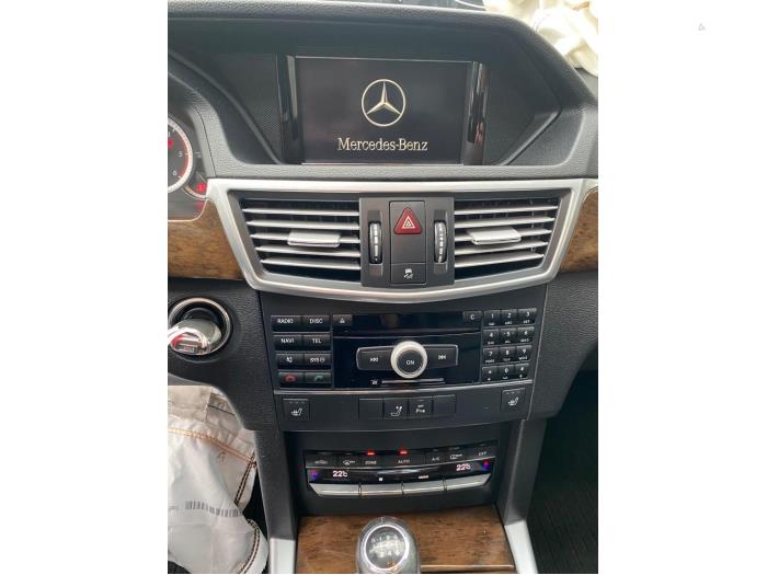 Mercedes E E-220 CDI 16V BlueEfficiency,BlueTEC Sloopvoertuig (2010, Metallic, Zilvergrijs)