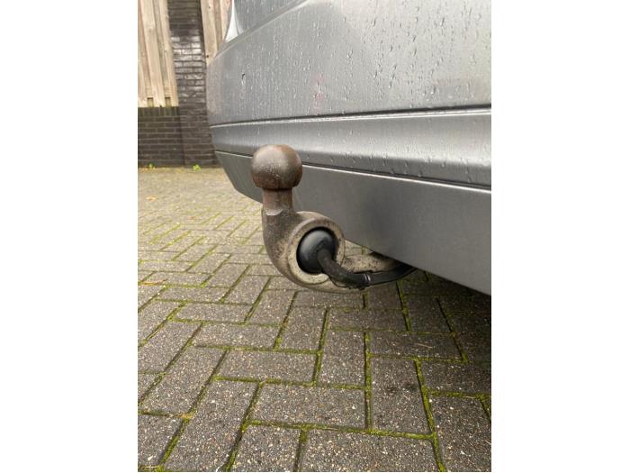 Mercedes E E-220 CDI 16V BlueEfficiency,BlueTEC Sloopvoertuig (2010, Metallic, Zilvergrijs)