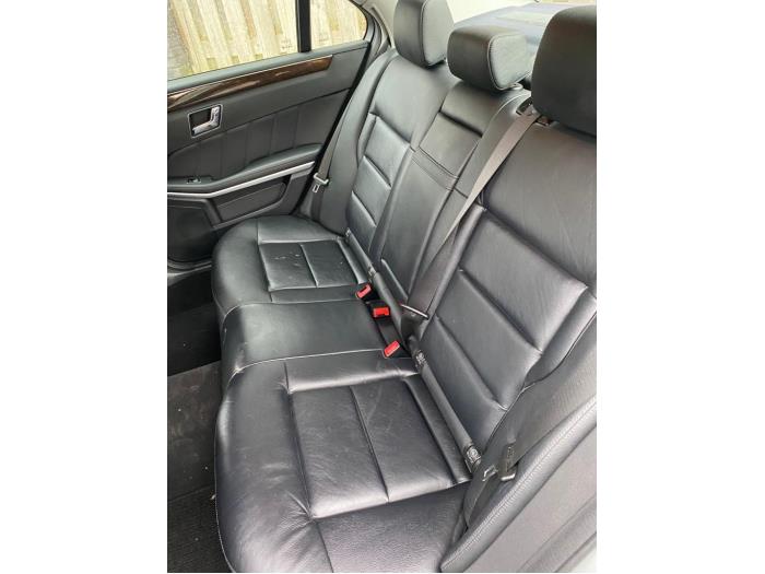 Mercedes E E-220 CDI 16V BlueEfficiency,BlueTEC Sloopvoertuig (2010, Metallic, Zilvergrijs)