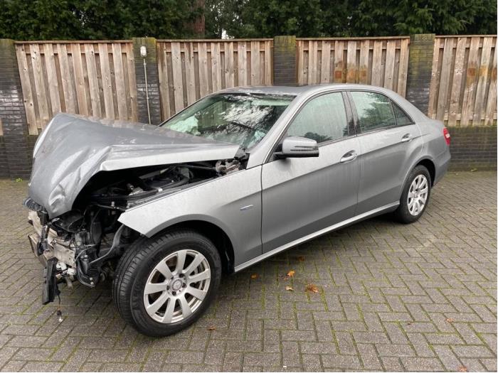 Mercedes E E-220 CDI 16V BlueEfficiency,BlueTEC Sloopvoertuig (2010, Metallic, Zilvergrijs)
