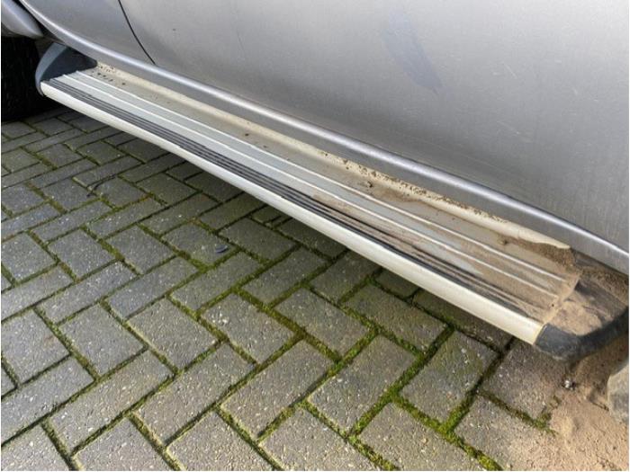 Mitsubishi L-200 2.5 DI-D 4x4 Sloopvoertuig (2009, Grijs)