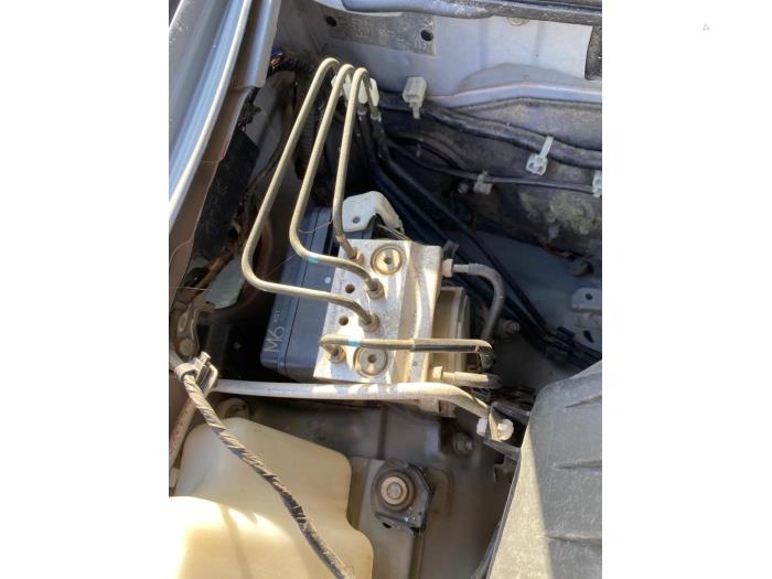 Mitsubishi L-200 2.5 DI-D 4x4 Sloopvoertuig (2009, Grijs)