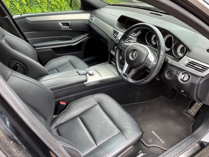 Mercedes E E-250 CDI 16V BlueEfficiency,BlueTec Sloopvoertuig (2013, Metallic, Zwart)