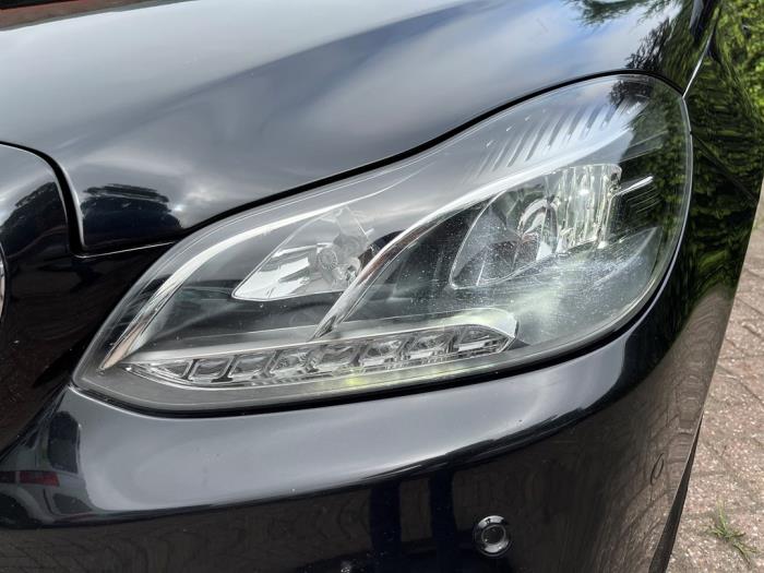 Mercedes E E-250 CDI 16V BlueEfficiency,BlueTec Sloopvoertuig (2013, Metallic, Zwart)