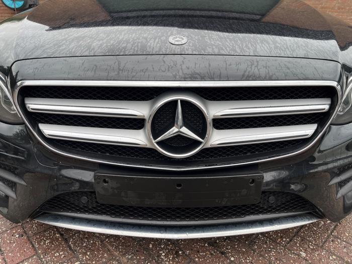 Mercedes E E-220d 2.0 Turbo 16V Sloopvoertuig (2017, Metallic, Zwart)