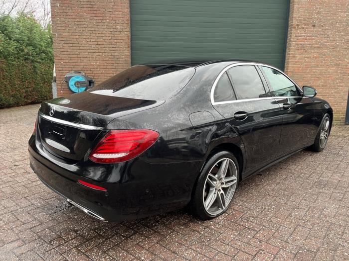 Mercedes E E-220d 2.0 Turbo 16V Sloopvoertuig (2017, Metallic, Zwart)