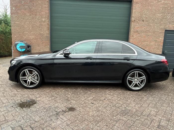Mercedes E E-220d 2.0 Turbo 16V Sloopvoertuig (2017, Metallic, Zwart)