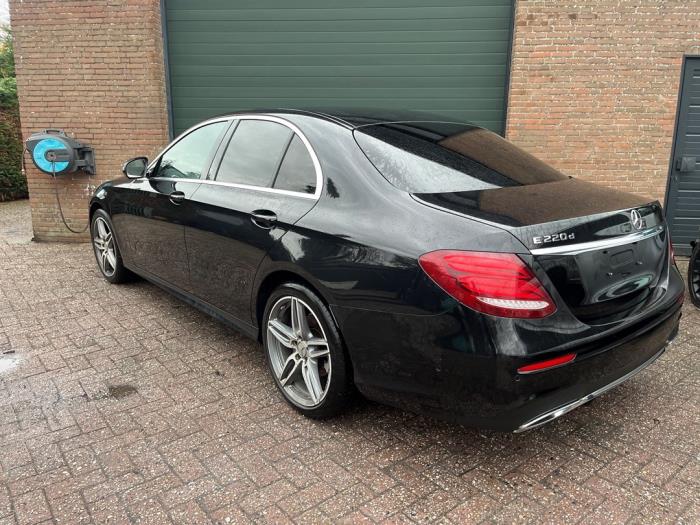 Mercedes E E-220d 2.0 Turbo 16V Sloopvoertuig (2017, Metallic, Zwart)