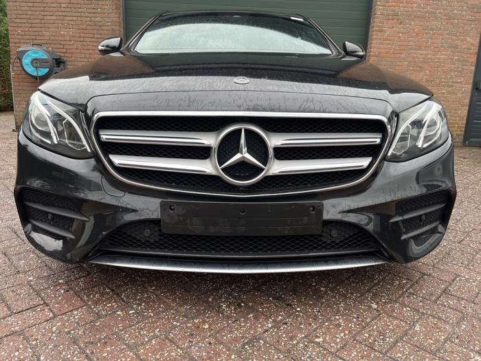 Mercedes E E-220d 2.0 Turbo 16V Sloopvoertuig (2017, Metallic, Zwart)