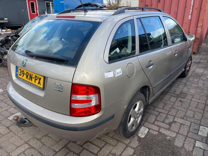 Skoda Fabia 1.4i 16V Sloopvoertuig (2005, Beige)