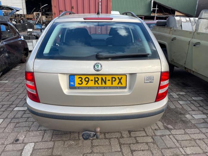 Skoda Fabia 1.4i 16V Sloopvoertuig (2005, Beige)