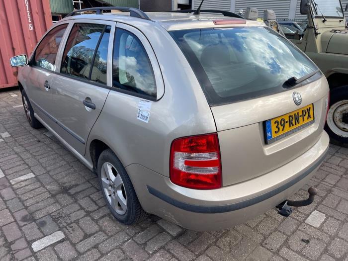 Skoda Fabia 1.4i 16V Sloopvoertuig (2005, Beige)
