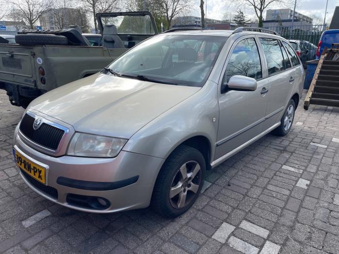 Skoda Fabia 1.4i 16V Sloopvoertuig (2005, Beige)