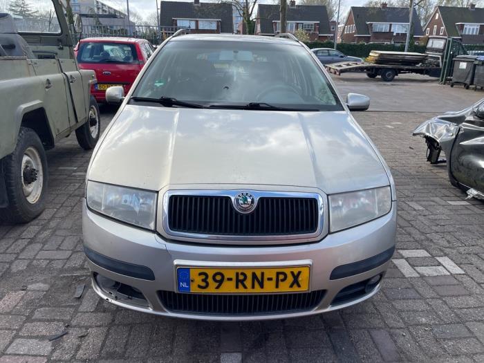 Skoda Fabia 1.4i 16V Sloopvoertuig (2005, Beige)