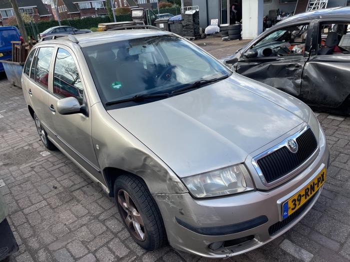 Skoda Fabia 1.4i 16V Sloopvoertuig (2005, Beige)