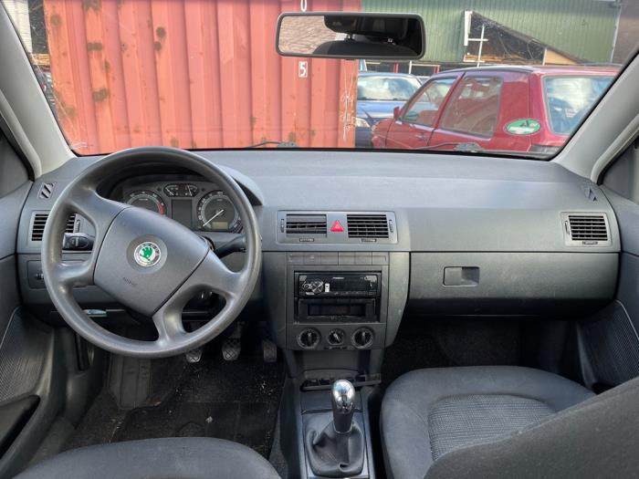 Skoda Fabia 1.4i 16V Sloopvoertuig (2005, Beige)