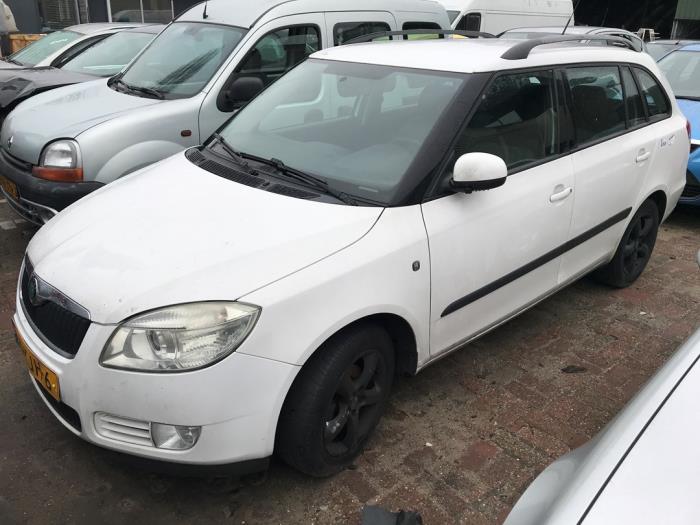 Skoda Fabia II Combi 1.4 TDI 80 Sloopvoertuig (2010, Wit)