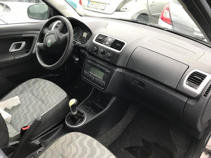 Skoda Fabia II Combi 1.4 TDI 80 Sloopvoertuig (2010, Wit)