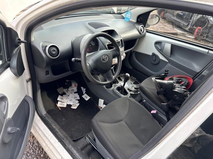 Toyota Aygo 1.0 12V VVT-i Sloopvoertuig (2010, Wit)