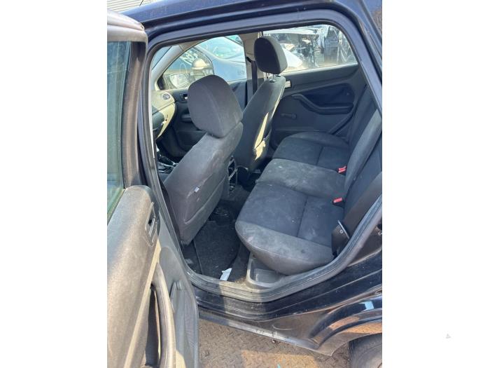 Ford Focus 2 Wagon 1.6 16V Sloopvoertuig (2006, Zwart)