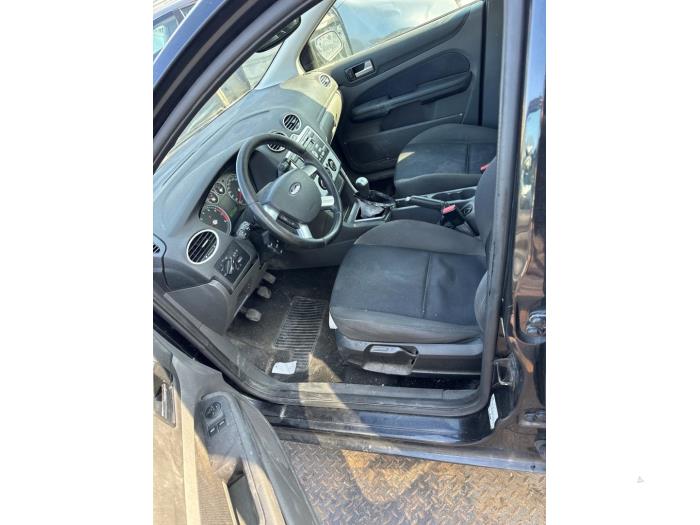 Ford Focus 2 Wagon 1.6 16V Sloopvoertuig (2006, Zwart)