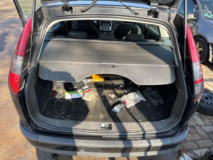 Ford Focus 2 Wagon 1.6 16V Sloopvoertuig (2006, Zwart)